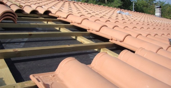 Migliorare il sistema di ventilazione di un tetto.