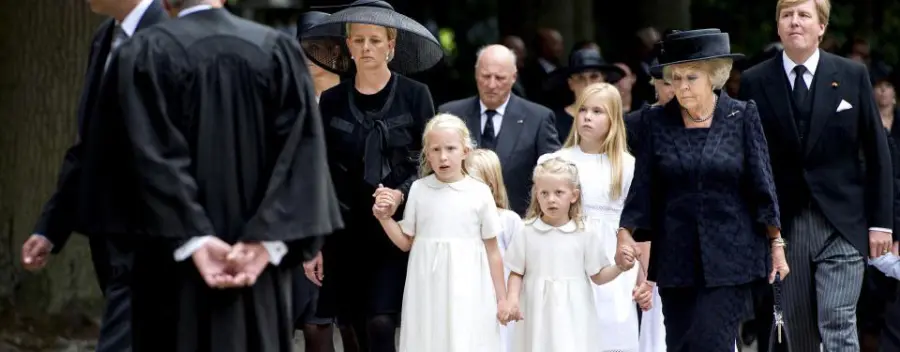 Abbigliamento: come vestirsi a un funerale